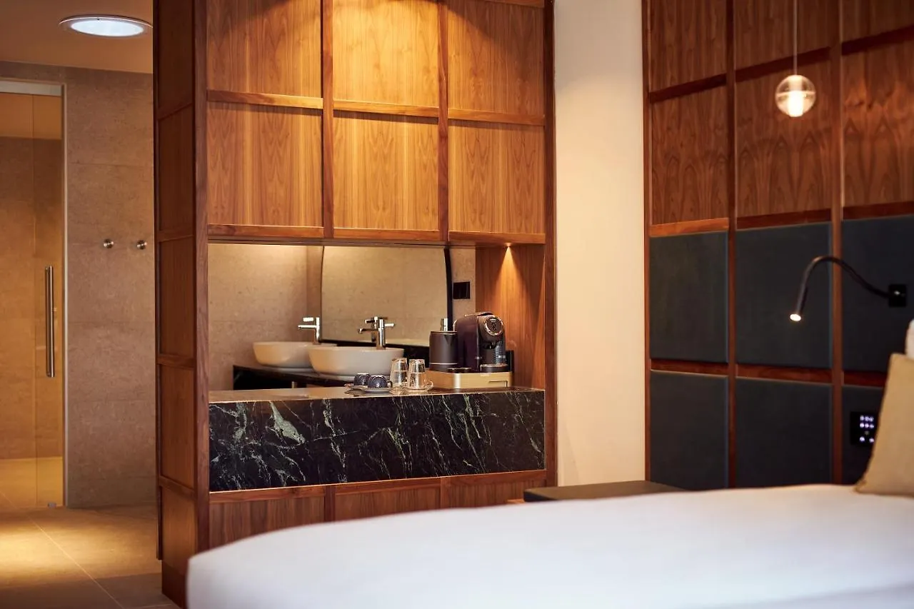 Met Hotel Амстердам 4*,